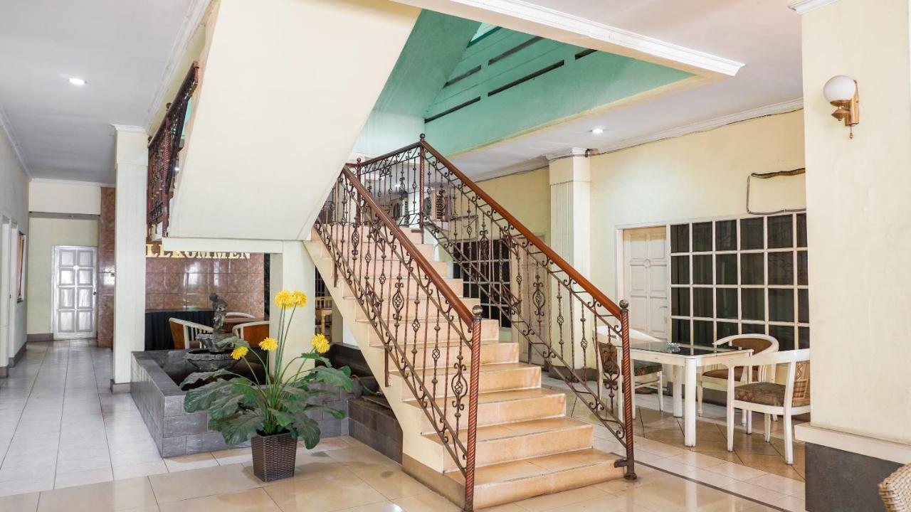 Oyo 2085 Chrysanta Hotel Bandung Exterior foto